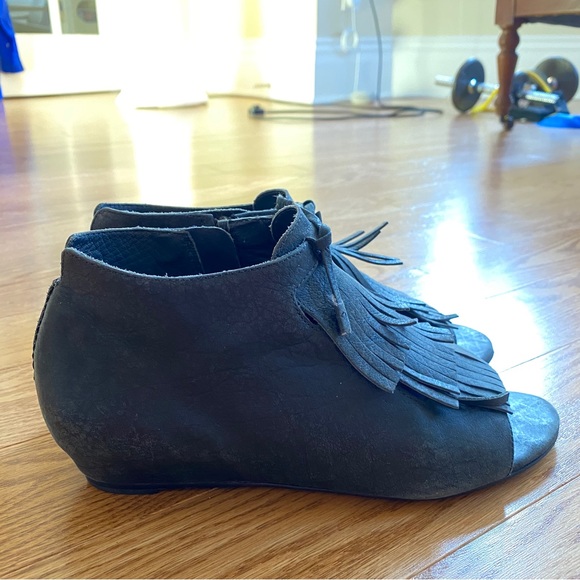 Elizabeth and James peep toe flats - Picture 5 of 5